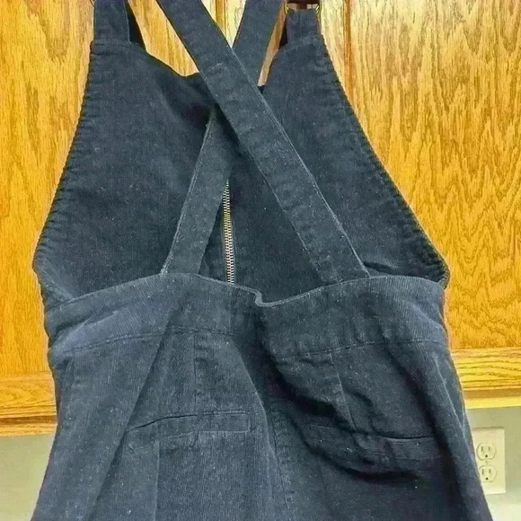 Vylette NWOT blue Corduroy overalls size medium - Picture 4 of 5